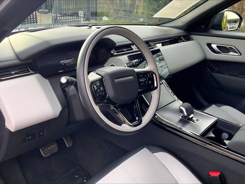 Certified 2026 Land Rover Range Rover Velar Dynamic SE AWD/4WD image 17