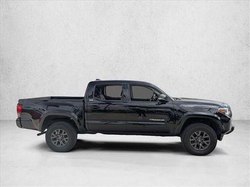 Used 2023 Toyota Tacoma SR5 w/ Technology Package image 4