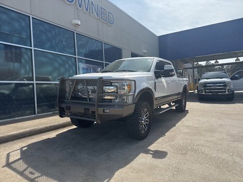 Used 2017 Ford F250 Lariat w/ Lariat Value Package image 2