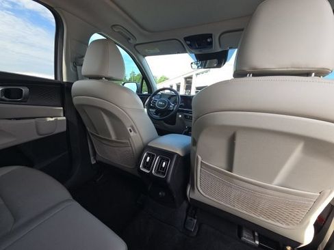 Used 2024 Kia Sorento S w/ Panoramic Sunroof Package FWD image 17