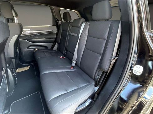 Used 2021 Jeep Grand Cherokee Laredo AWD/4WD image 24
