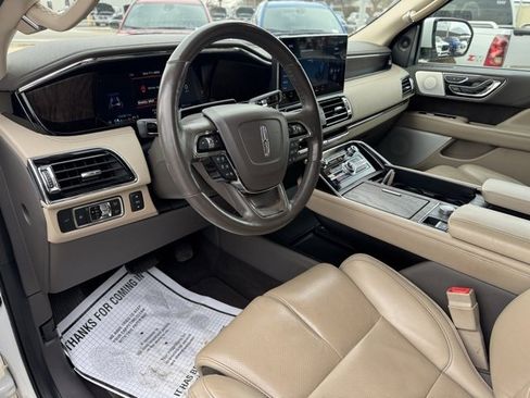 Used 2022 Lincoln Navigator Reserve image 17
