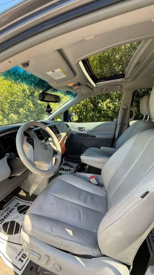 Used 2011 Toyota Sienna XLE w/ Premium Pkg FWD image 14