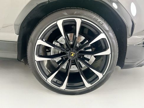 Used 2022 Lamborghini Urus AWD/4WD image 30