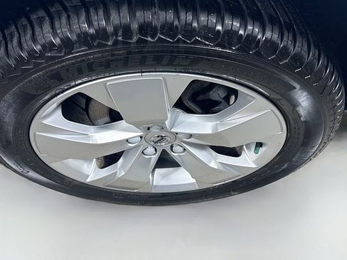 Used 2020 Volvo XC40 T5 Momentum image 31