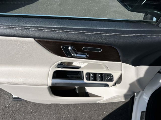 Used 2024 Mercedes-Benz GLB 250 4MATIC image 19