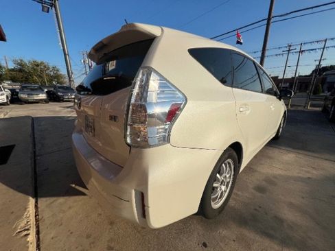 Used 2012 Toyota Prius V Three image 5