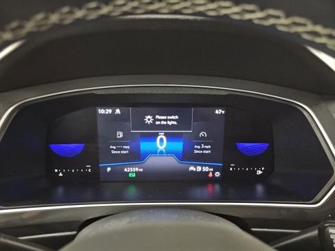 Used 2022 Volkswagen Tiguan SE image 21