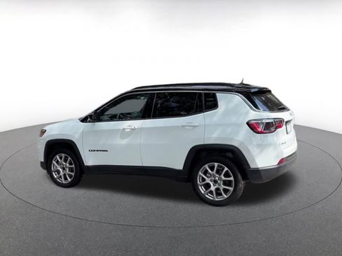 Used 2025 Jeep Compass Limited AWD/4WD image 10
