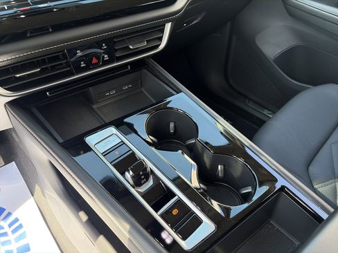 Certified 2024 Volkswagen Atlas SE image 44