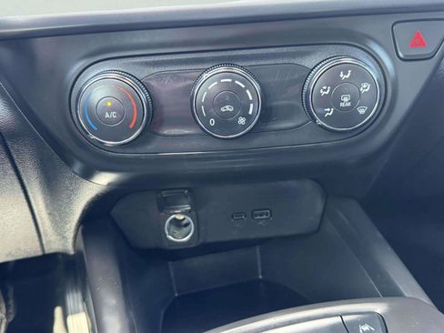 Used 2025 Chevrolet Trax LS w/ Driver Confidence Package FWD image 32