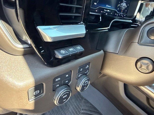 Used 2023 Chevrolet Silverado 1500 LTZ AWD/4WD image 14