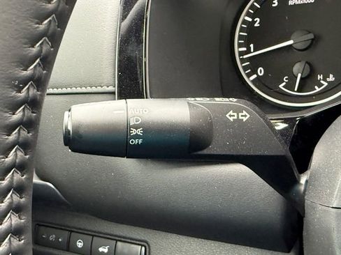 Used 2025 Nissan Pathfinder SL image 21