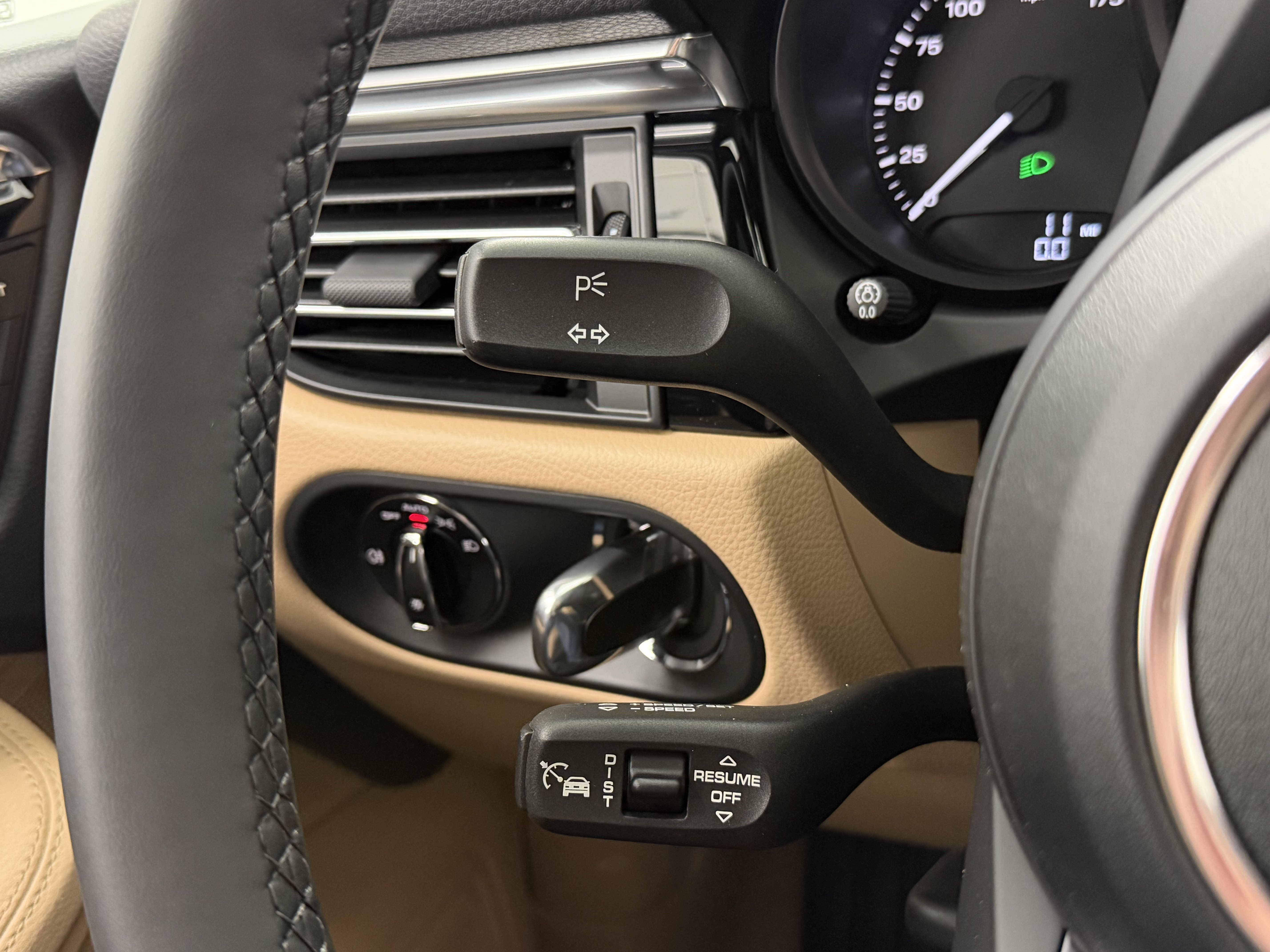 Certified 2026 Porsche Macan AWD/4WD image 46