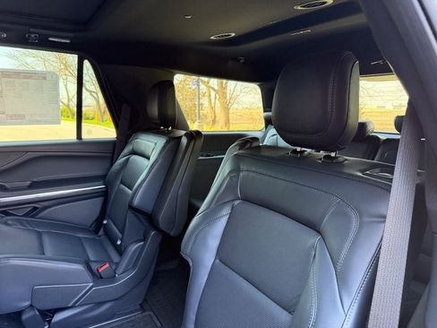 New 2026 Lincoln Navigator Reserve image 17