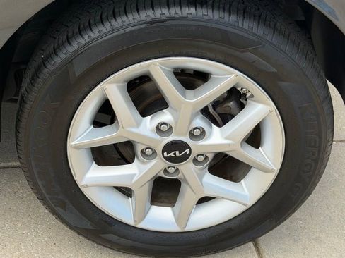 Used 2024 Kia Soul LX w/ Option Group 015 FWD image 10