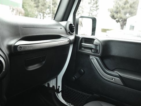 Used 2015 Jeep Wrangler Unlimited Sport image 23