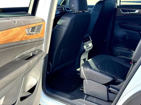 New 2026 Volkswagen Atlas SE FWD image 17