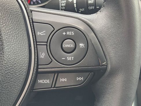 Used 2022 Toyota RAV4 XLE Premium FWD image 28