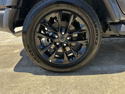 Used 2025 Jeep Wrangler Unlimited Sahara AWD/4WD image 18