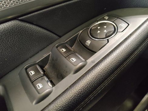 Used 2018 Ford Explorer XLT w/ Equipment Group 202A image 27