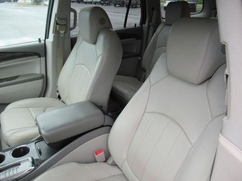 Used 2013 Buick Enclave Leather FWD image 17