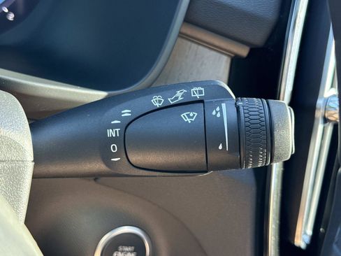 Used 2024 Volvo XC40 B5 Plus w/ Protection Package Premier image 11