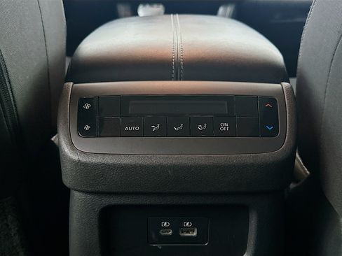 Used 2025 Nissan Pathfinder SV FWD image 26