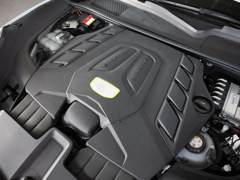 Used 2022 Porsche Cayenne Turbo S AWD/4WD image 33