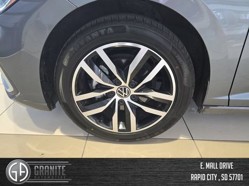 Used 2025 Volkswagen Jetta SE FWD image 26