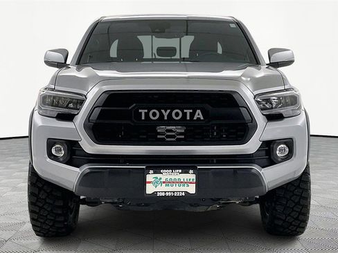Used 2023 Toyota Tacoma TRD Off-Road image 2