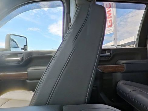 Used 2023 Chevrolet Silverado 2500 High Country w/ LPO, Hitch Package AWD/4WD image 31