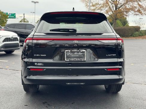 Used 2025 Toyota Crown Signia Limited image 12