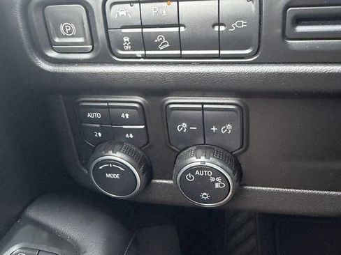 Used 2022 Chevrolet Suburban Z71 AWD/4WD image 20
