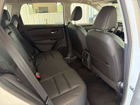 Used 2024 Nissan Rogue SV w/ SV Premium Package AWD/4WD image 22