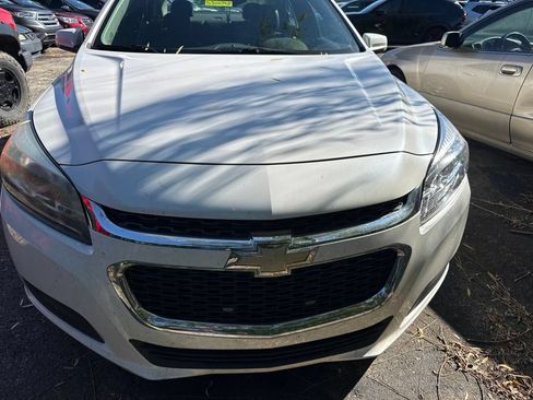 Used 2015 Chevrolet Malibu LT FWD image 10