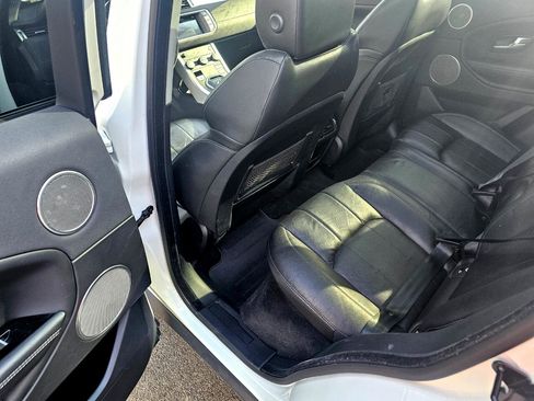 Used 2017 Land Rover Range Rover Evoque SE image 13