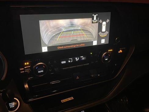 Used 2024 Toyota Highlander Limited image 15