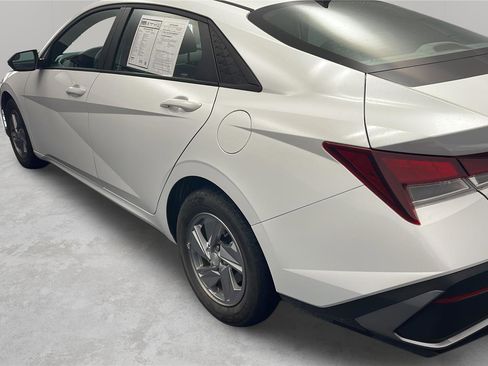 Certified 2024 Hyundai Elantra SE FWD image 24