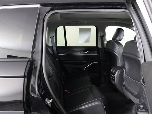 Used 2022 Jeep Grand Cherokee Limited image 34