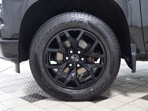 Used 2024 Chevrolet Silverado 1500 High Country w/ Technology Package AWD/4WD image 30