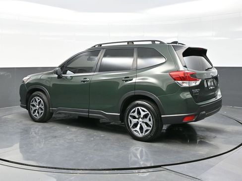 Used 2024 Subaru Forester Premium image 4