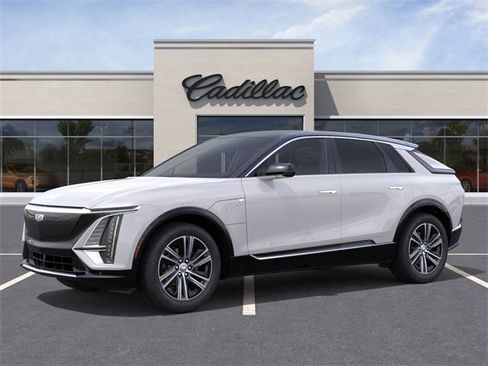 New 2025 Cadillac Lyriq Luxury image 2