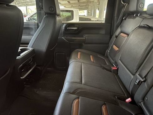 Used 2023 GMC Sierra 2500 AT4 w/ AT4 Preferred Package AWD/4WD image 12