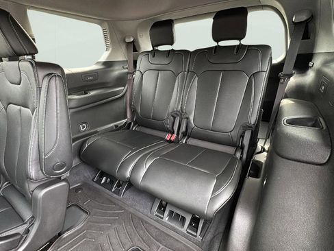 Used 2024 Jeep Grand Cherokee L Limited image 23