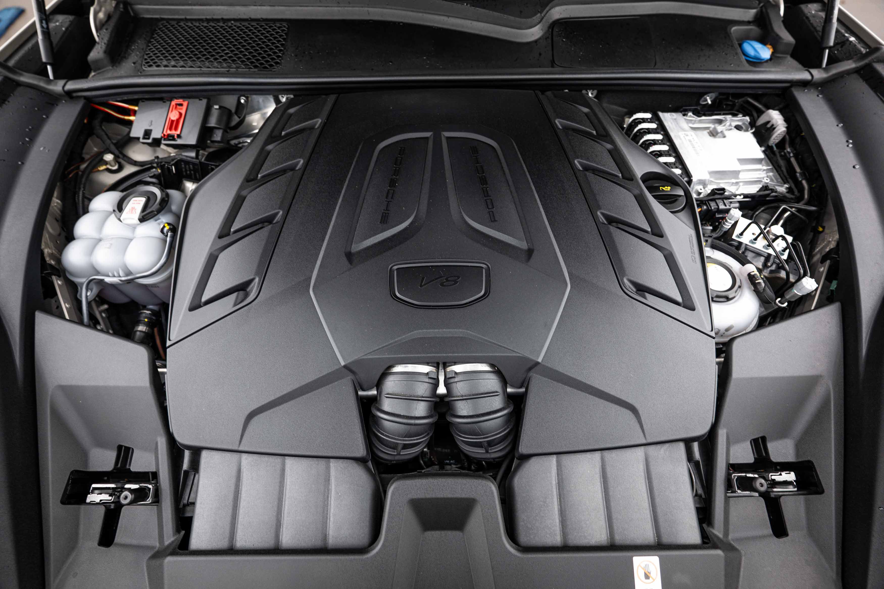 Certified 2025 Porsche Cayenne Turbo AWD/4WD image 24
