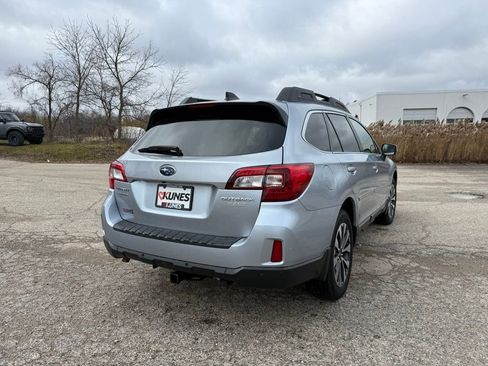 Used 2017 Subaru Outback 2.5i Limited image 3