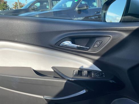 Used 2025 Chevrolet Trax LT image 20