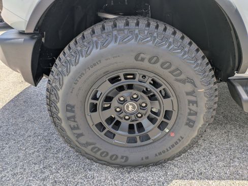 New 2026 Ford Bronco Outer Banks w/ Sasquatch Package AWD/4WD image 11