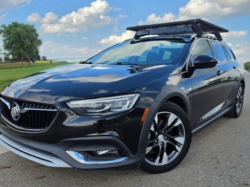 Used 2018 Buick Regal Preferred w/ Sights and Sounds Package AWD/4WD image 1